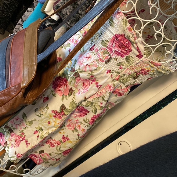 🎊🎉Host Pick 🎉🎊 XS beautiful Rue 21 floral, strapless dress smocked back - Picture 2 of 8